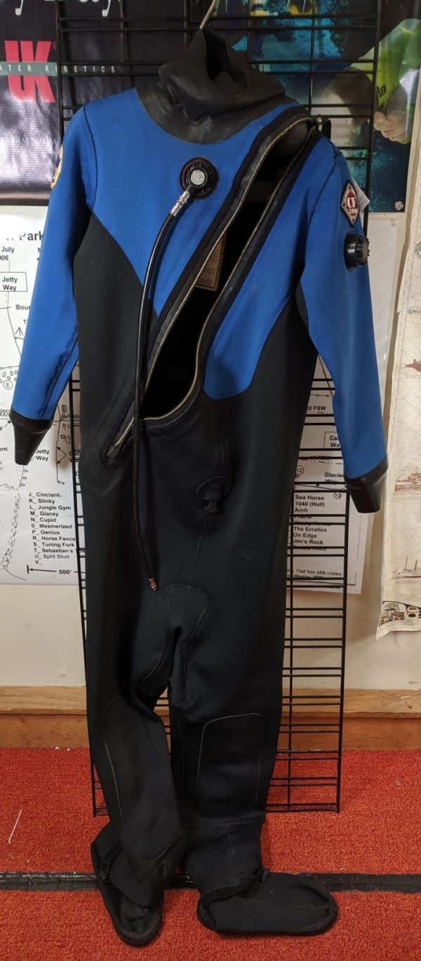 Drysuits (pre-owned) Archives | Lighthouse Diving Center, Inc